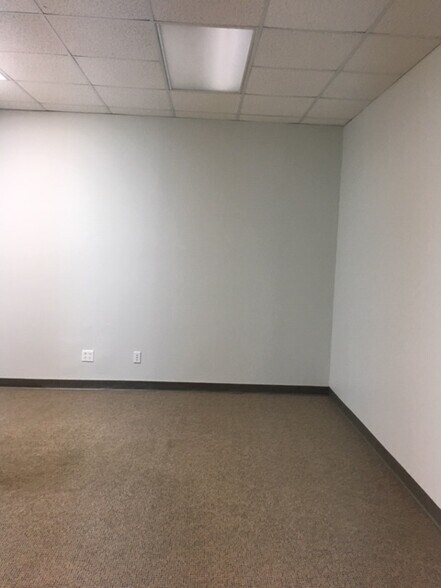 More Photos Of 509 Mineral Trace, Birmingham Light Distribution For Lease