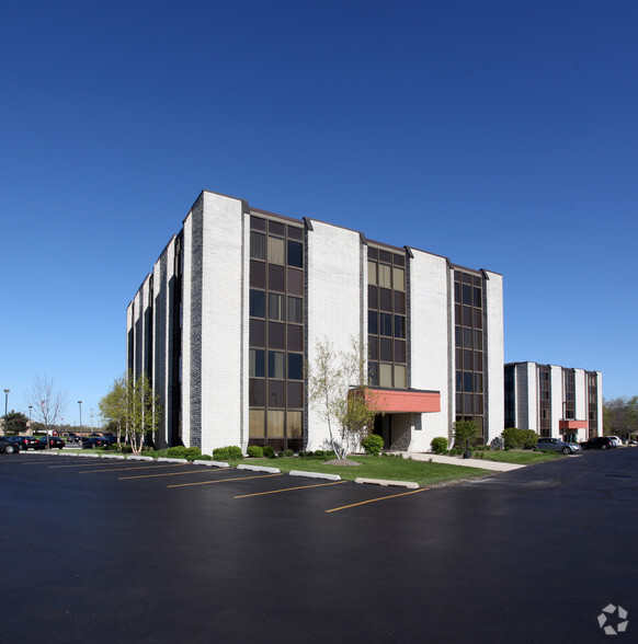 Primary Photo Of 625 Plainfield Rd, Willowbrook Office For Lease