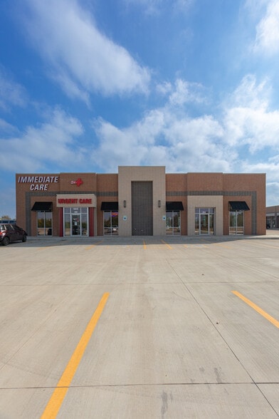 More Photos Of 4301 N Sara Rd, Yukon Freestanding For Lease