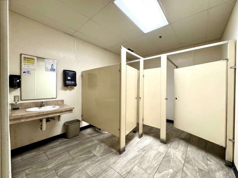 More Photos Of 3521 Antelope Ave, Kearney Manufacturing For Sale