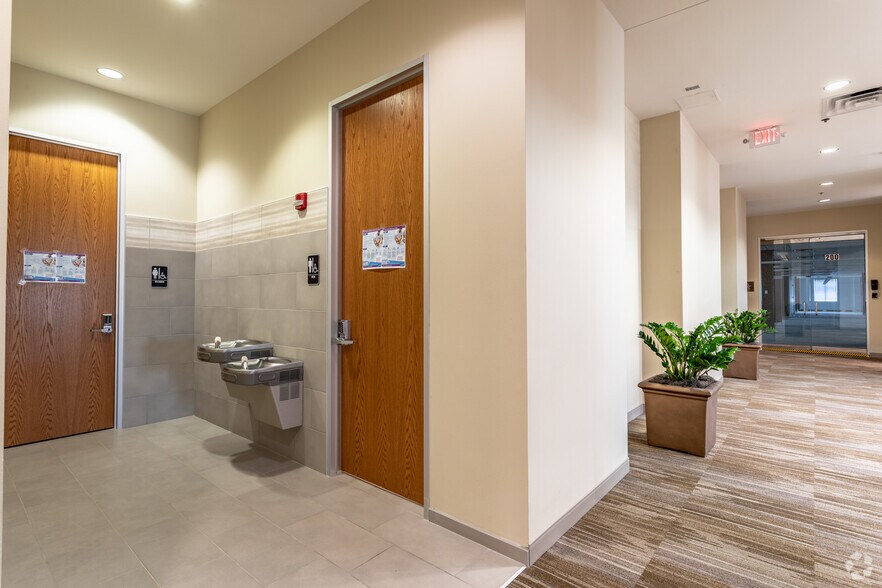 More Photos Of 11603 W Coker Loop Rd, San Antonio Office For Lease