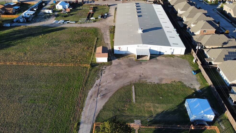 More Photos Of 3575 Thompson Rd, Keller Warehouse For Lease