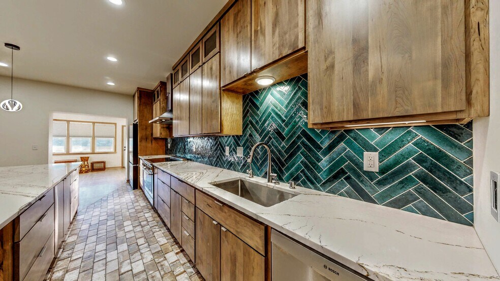 More Photos Of 209 S Main St, Jefferson General Retail For Sale