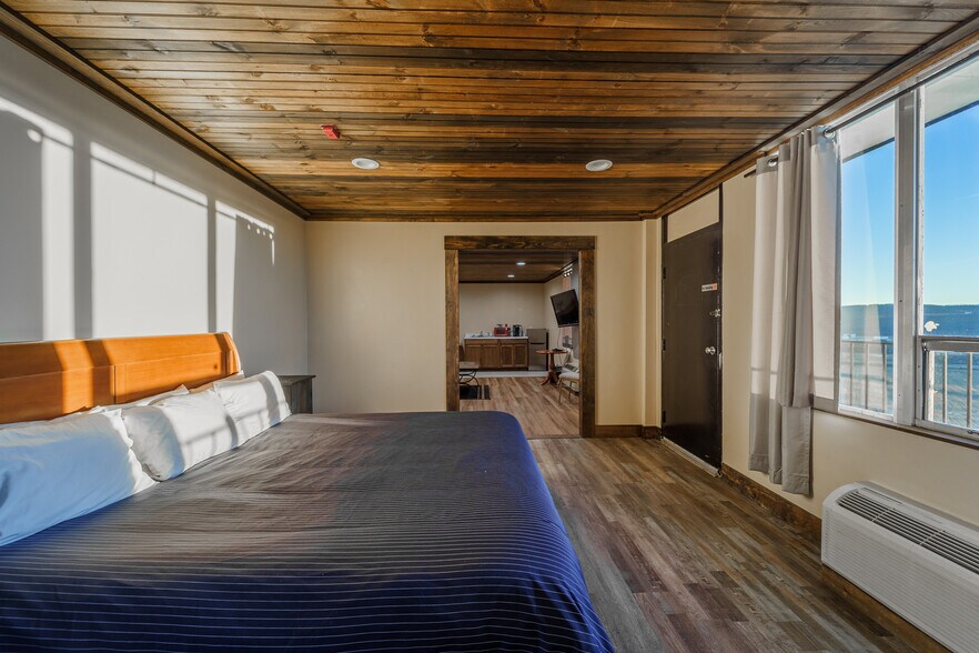 More Photos Of 33 County Road 60, Waverly Hotel For Sale