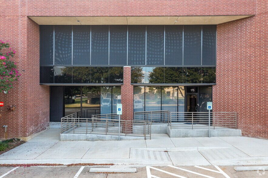 More Photos Of 3800 Sandshell Dr, Fort Worth Unknown For Lease