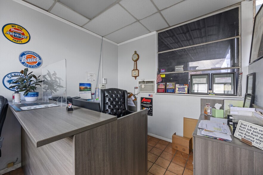 More Photos Of 2000 Union Ave, Bakersfield Auto Repair For Sale