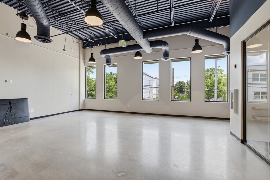 More Photos Of 6100 Robertson Ave, Nashville Storefront For Lease