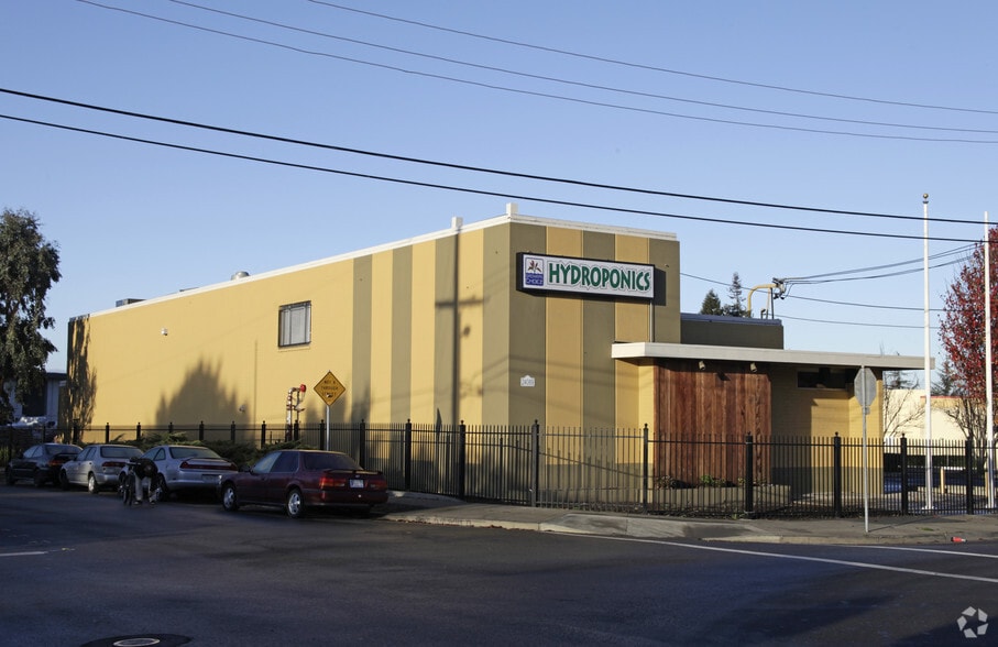 Primary Photo Of 24089 Watkins St, Hayward Restaurant For Lease