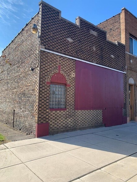 Primary Photo Of 1607 Broadway St, East Chicago General Retail For Sale
