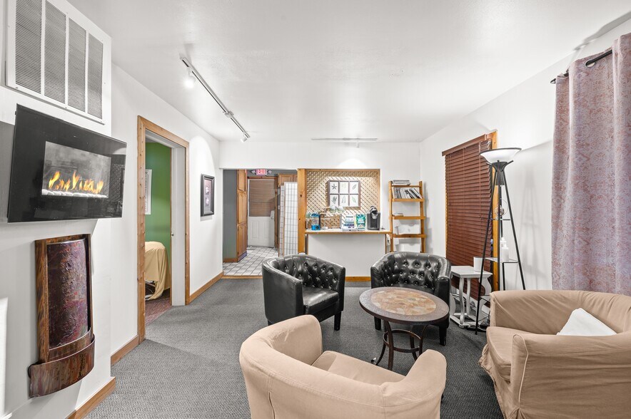 More Photos Of 231 E Buffalo St, New Buffalo Hotel For Sale