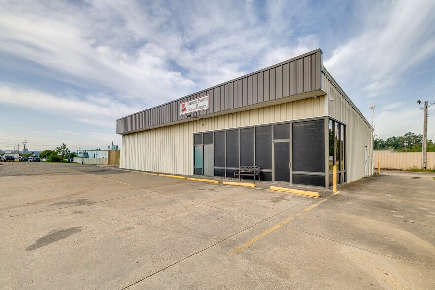 More Photos Of 1600 Jonesboro St, West Monroe Storefront Retail Office For Sale