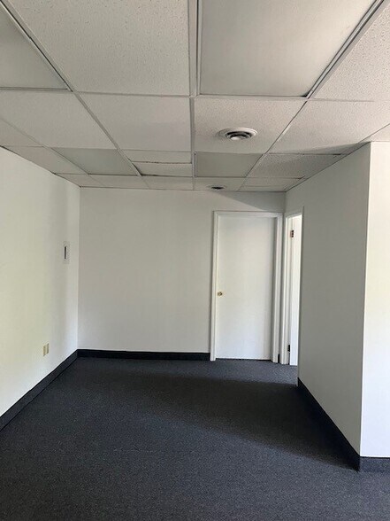 More Photos Of 171 Market Sq, Newington Office For Sale
