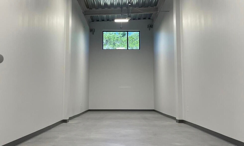 More Photos Of 4229 FM 620, Austin Showroom For Sale