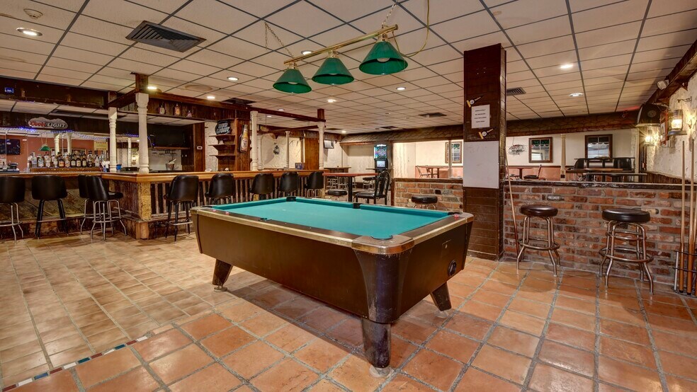 More Photos Of 52601 Holiday Dr, Saint Clairsville Hotel For Sale