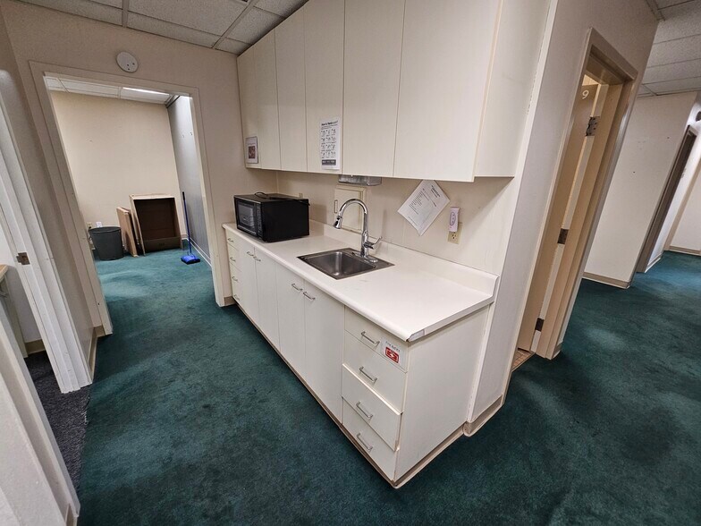 More Photos Of 97 S 4th St, Ishpeming Office For Lease