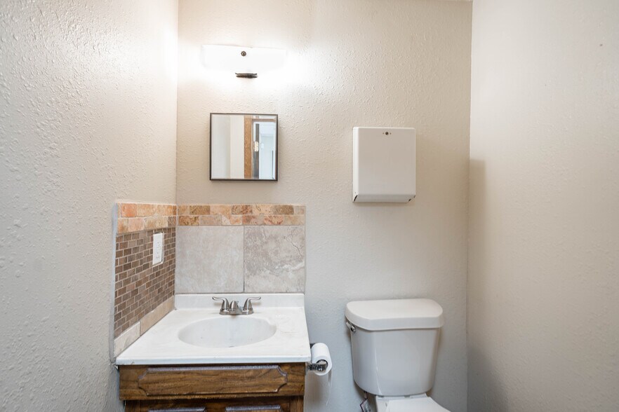 More Photos Of 1304A Dayton Rd, Midland Warehouse For Lease