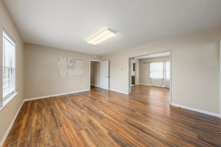 More Photos Of 143 S Main St, Phoenix Office For Sale