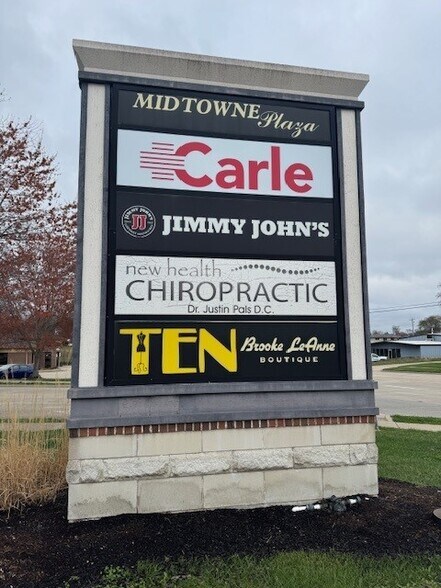 More Photos Of 401 N Keller Dr, Effingham Storefront Retail Office For Lease