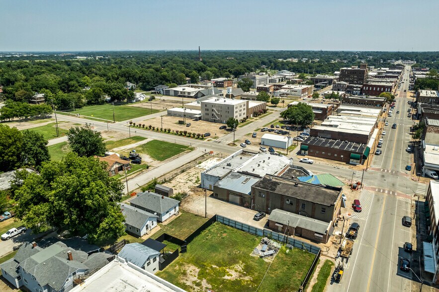 More Photos Of 110 N Okmulgee Ave, Okmulgee Flex For Sale