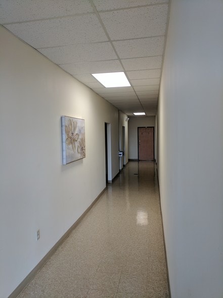 More Photos Of 202 Twin Oaks Dr E, Syracuse Office For Lease