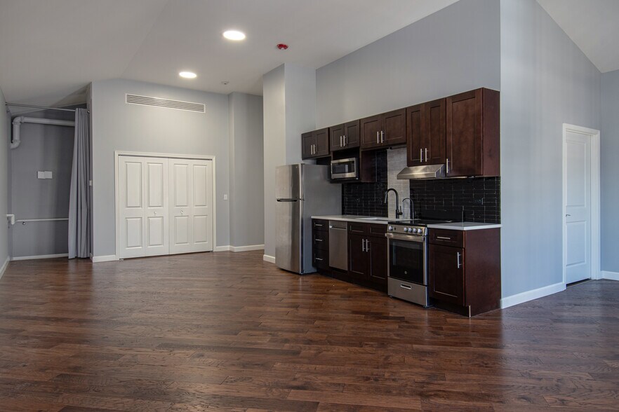 More Photos Of 2224 Ferry Road, Naperville Industrial For Sale