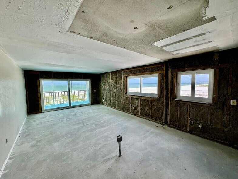 More Photos Of 6530 Estero Blvd, Fort Myers Hotel For Sale