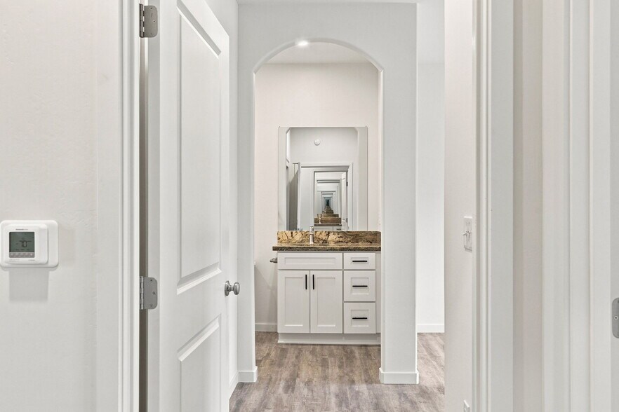 More Photos Of 9121 Prometheus Dr, Bakersfield Apartments For Sale