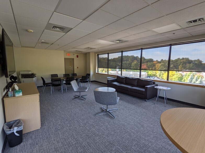 More Photos Of 1466 Main St, Waltham Office For Sale