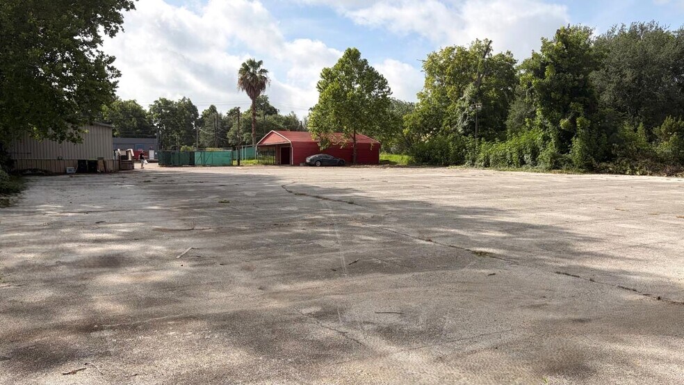 More Photos Of 605 N Richmond Rd, Wharton Flex For Lease