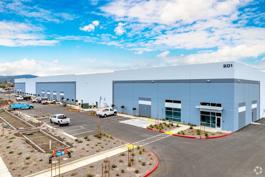 More Photos Of 201-221 Yamane Dr, Gilroy Distribution For Lease