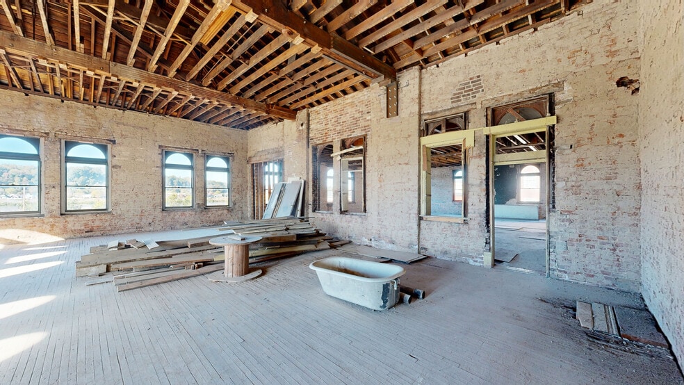 More Photos Of 222 S 3rd St, Ironton Specialty For Sale