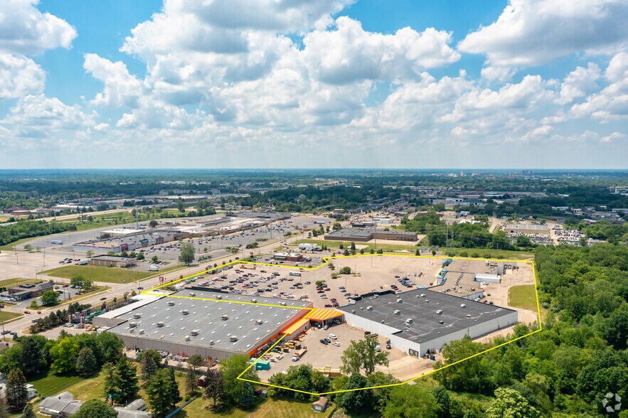 More Photos Of 4157-4245 E Court St, Burton Department Store For Sale