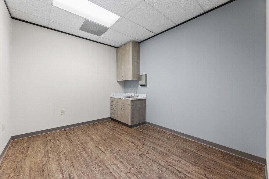 More Photos Of 8111 Cypresswood Dr, Spring Medical For Lease