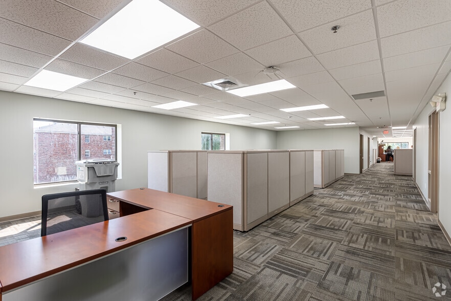 More Photos Of 936 Silas Deane Hwy, Wethersfield Office For Lease