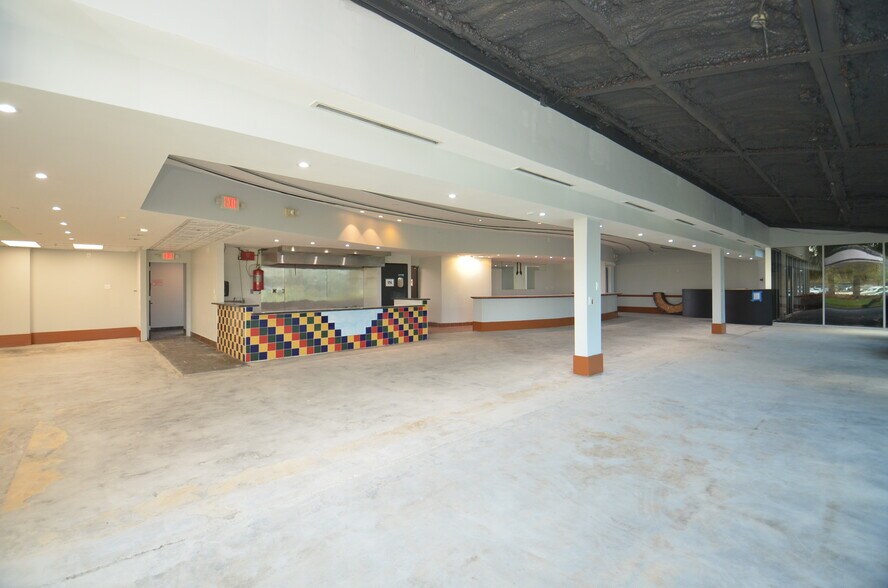 More Photos Of 7900 N Sam Houston Pky W, Houston Office For Lease