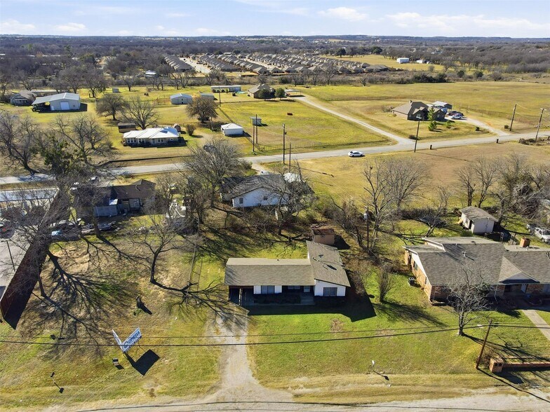 More Photos Of 321 W Highway 199, Springtown Office For Sale