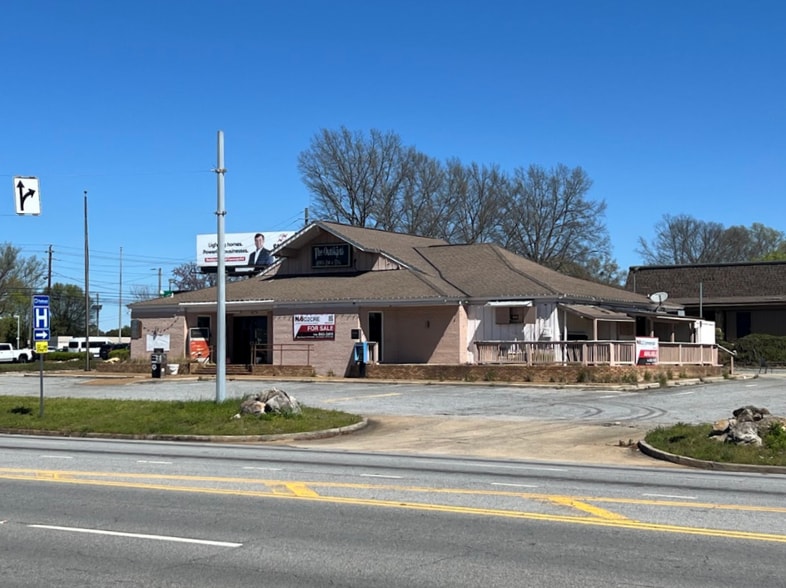 More Photos Of 5736 Veterans Pky, Columbus Freestanding For Sale