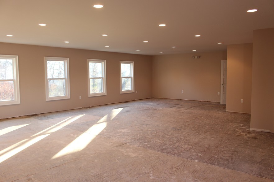 More Photos Of 1212 E M-36, Pinckney Storefront Retail Office For Sale