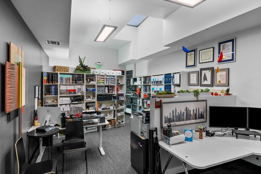 More Photos Of 10215 Santa Monica Blvd, Los Angeles Office For Sale