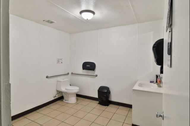 More Photos Of 118 E Main St, Dwight General Retail For Sale