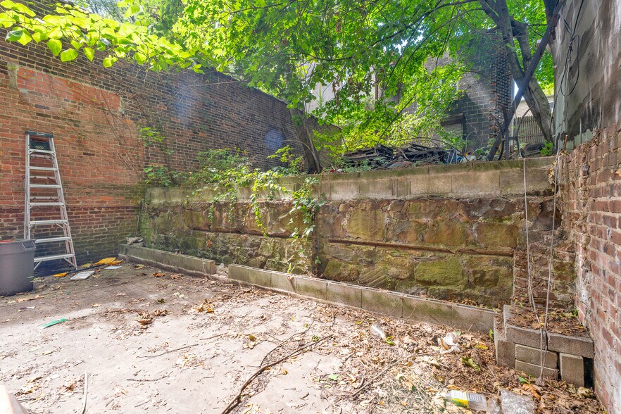 More Photos Of 204 Bay St, Staten Island Storefront Retail Residential For Sale