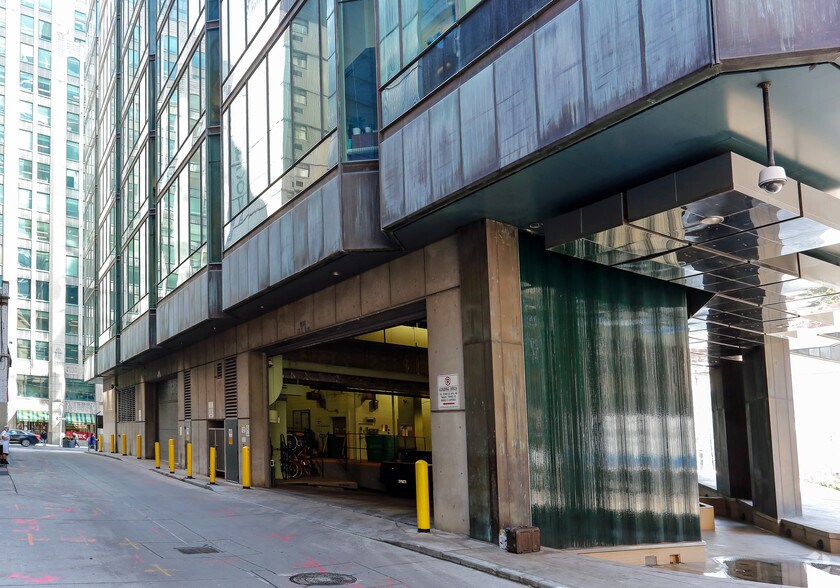 More Photos Of 1 University Ave, Toronto Office For Lease