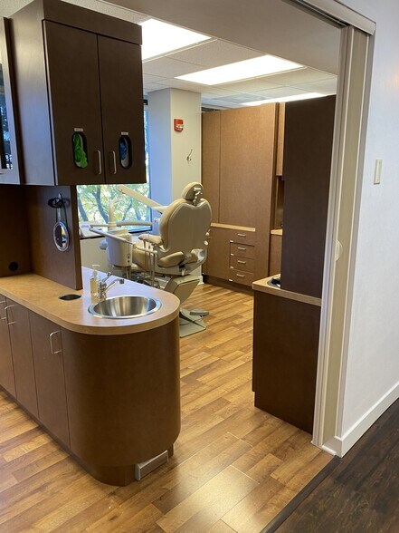 More Photos Of 1585 N Barrington Rd, Hoffman Estates Medical For Sale