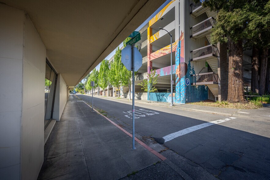 More Photos Of 707 5th St, Santa Rosa Freestanding For Lease