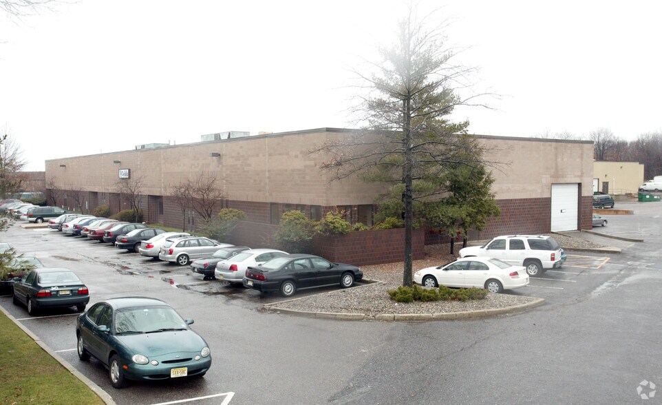 More Photos Of 165-181 Fieldcrest Ave, Edison Warehouse For Lease