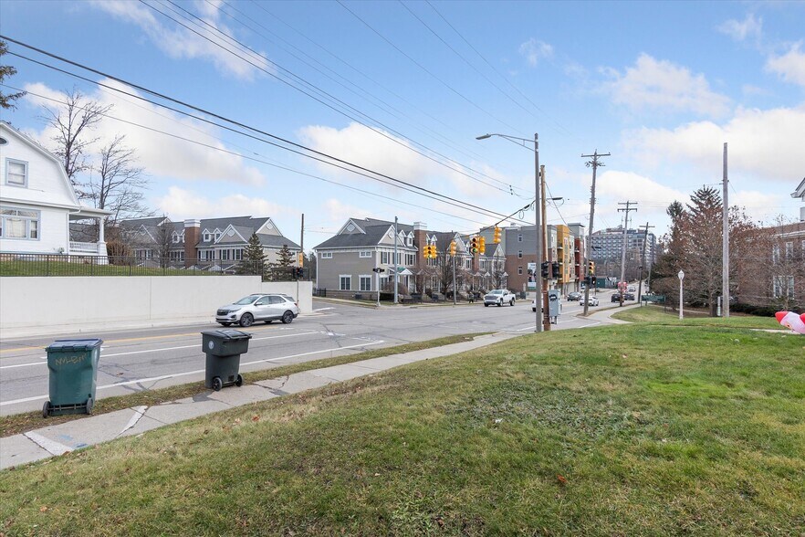 More Photos Of 415 W Grand River Ave, East Lansing Office Residential For Sale