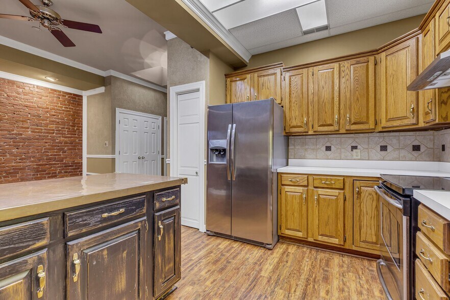 More Photos Of 424 Main St, Franklin General Retail For Sale