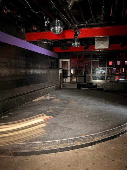 More Photos Of 330 W Hargett St, Raleigh Bar For Lease