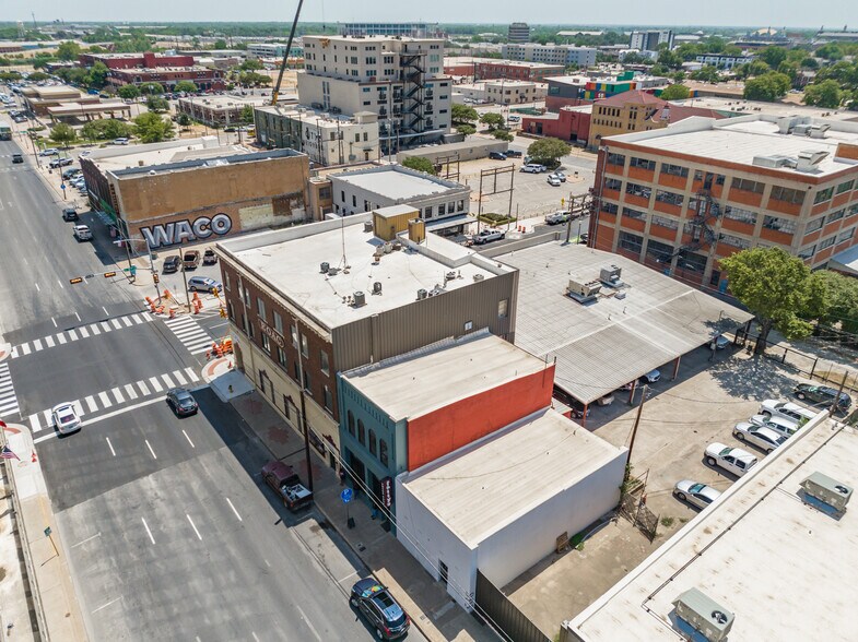 More Photos Of 500 Franklin Ave, Waco Showroom For Sale