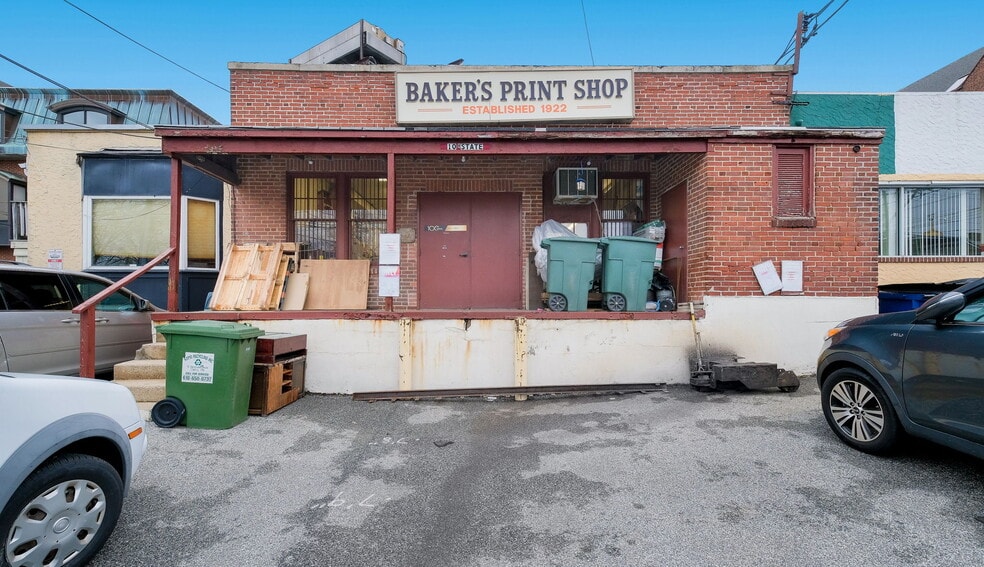 More Photos Of 10 W State St, Media Storefront For Lease